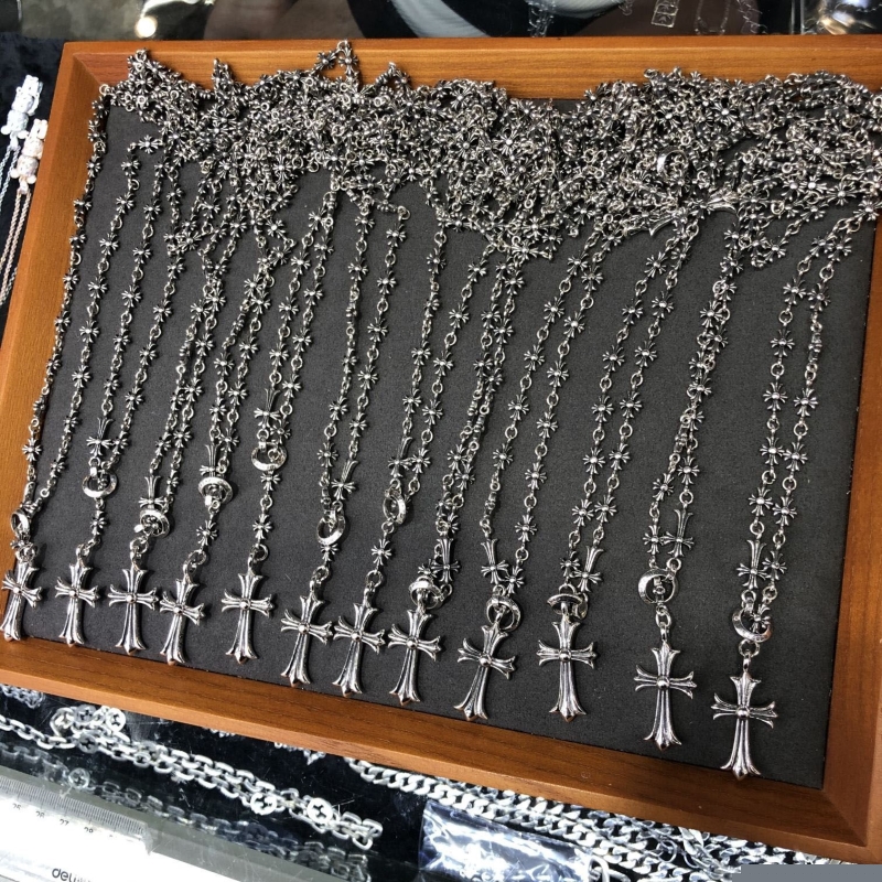 Ch**me He**ts necklaces